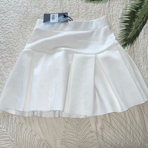 NWT princess polly white pleated skirt